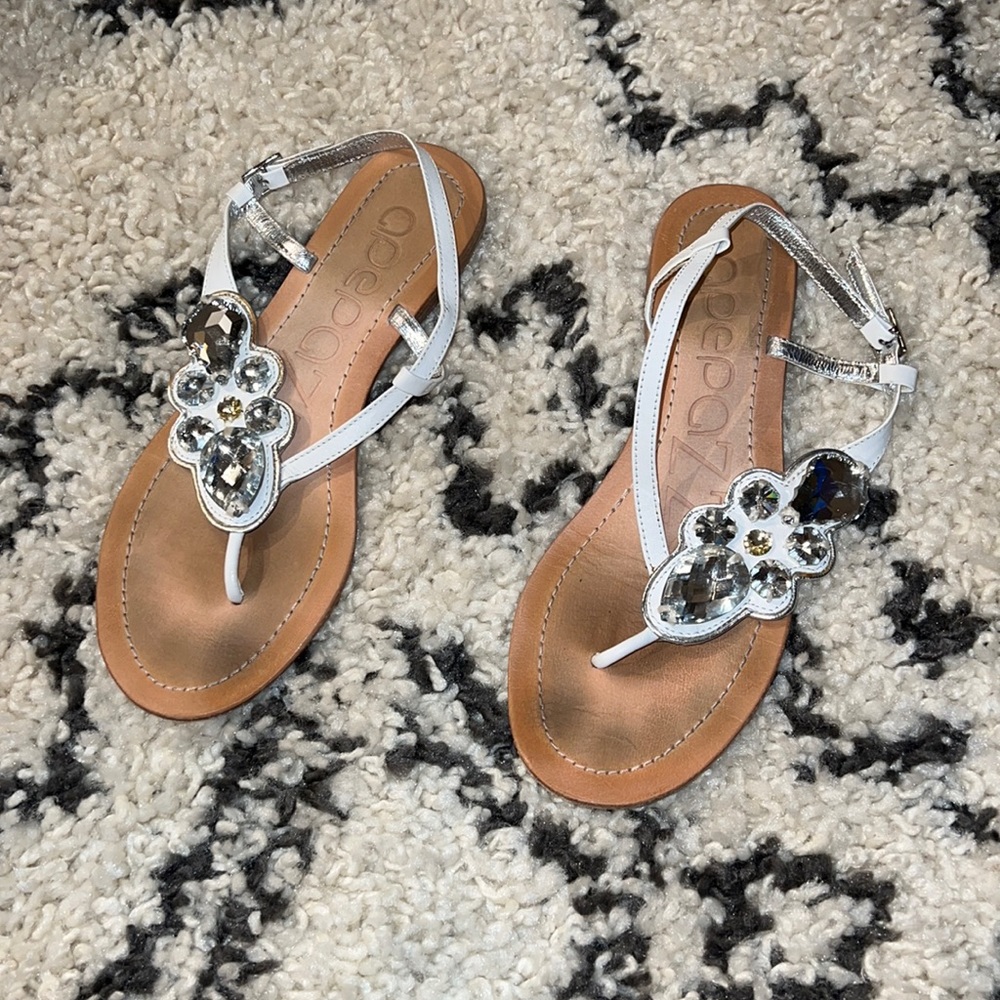 Apepazza Jeweled white leather thong sandals Size 7.5